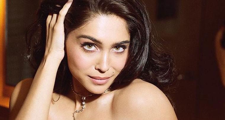 బార్బీ డాల్ లుక్‌లో శర్వరీ వాఘ్ 