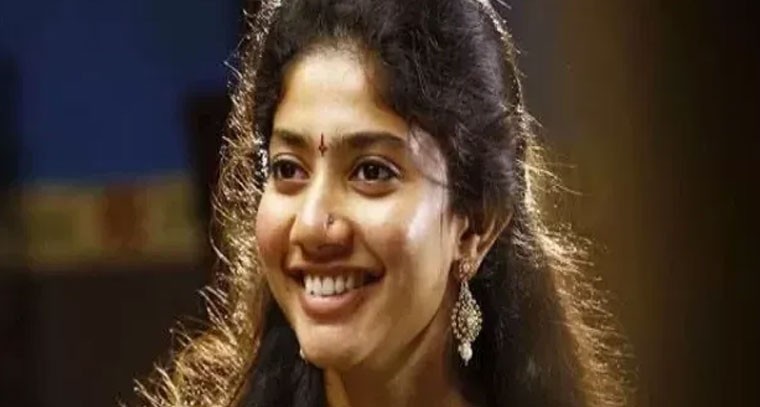 సాయి పల్లవి టాలీవుడ్ కు దూరం అవుతుందా?