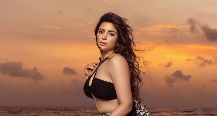 గ్లామరస్ స్టైల్ తో   షామా సికందర్