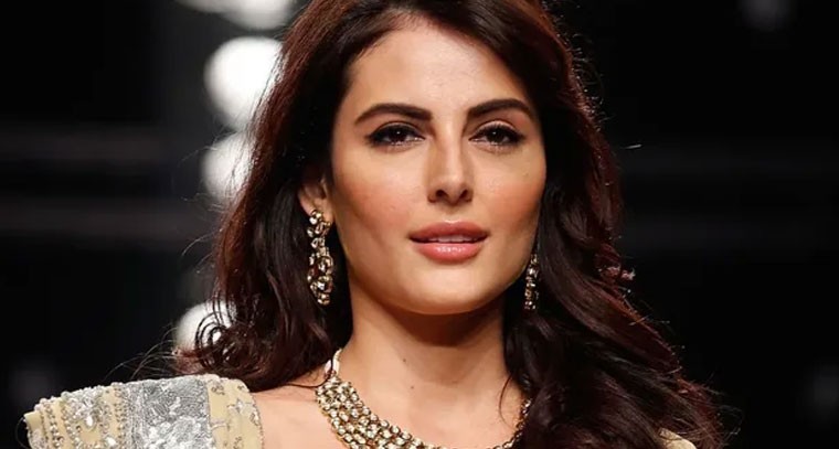 సినిమాలు వదిలి స్కూల్‌కు వెళ్తున్న స్టార్ హీరోయిన్