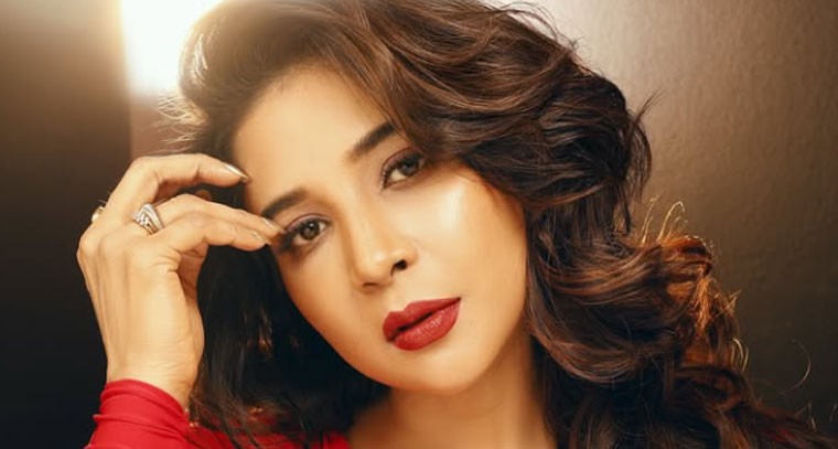 పనీర్ ఆర్డర్ చేస్తే చికెన్ పంపారంటూ నటి ఫైర్