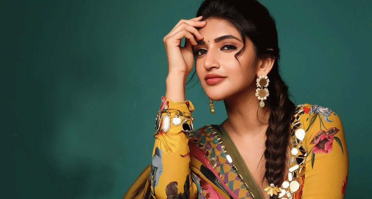 అరుంధతి రీమేక్.. జేజమ్మ పాత్రలో శ్రీ లీల