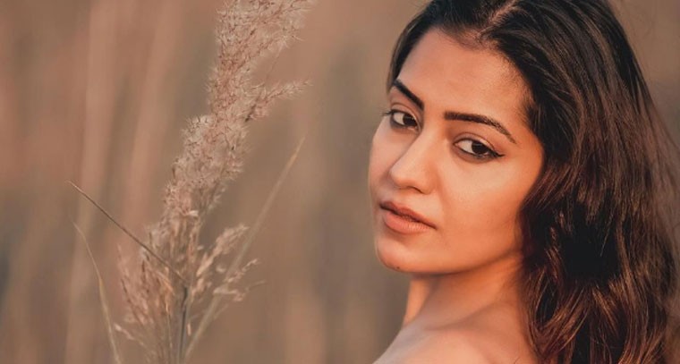 సిమ్రాన్ కౌర్ లేటెస్ట్ స్టిల్స్ 