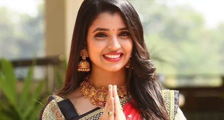 కర్నూలు యాక్సిడెంట్.. యాంకర్ శ్యామల సహా 27మందిపై కేసు