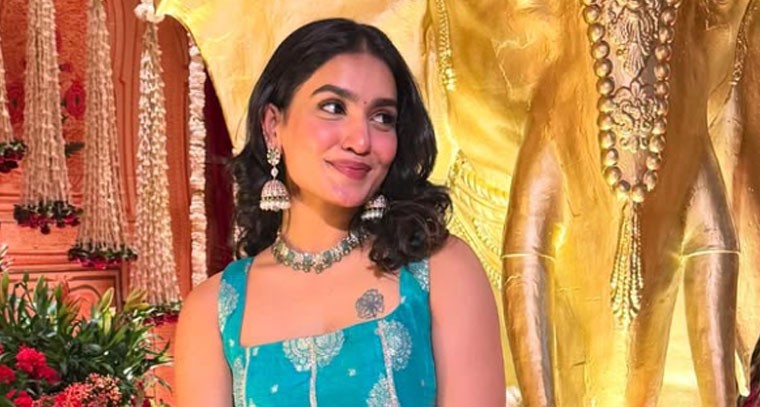 సానియా అయ్యప్పన్ లేటెస్ట్ స్టిల్స్ 