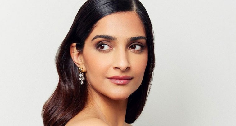 సోనమ్ కపూర్ లేటెస్ట్ స్టిల్స్ 