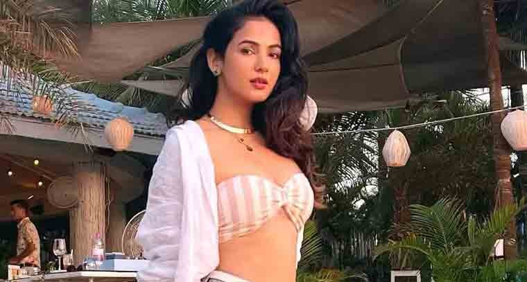 పశ్చిమ ఆసియాలో యుద్ధ నేపథ్యంలో దుబాయ్ లో చిక్కుకున్న సోనాల్ చౌహాన్