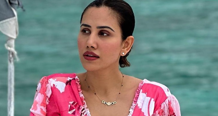 భర్తతో కలిసి మాల్దీవుల్లో సోనాలి 