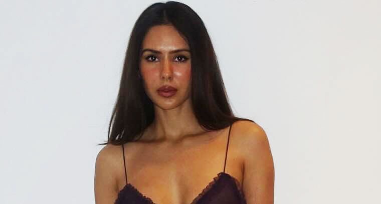  సోనమ్ బజ్వా అందాల విందు ..ఫొటోస్ 