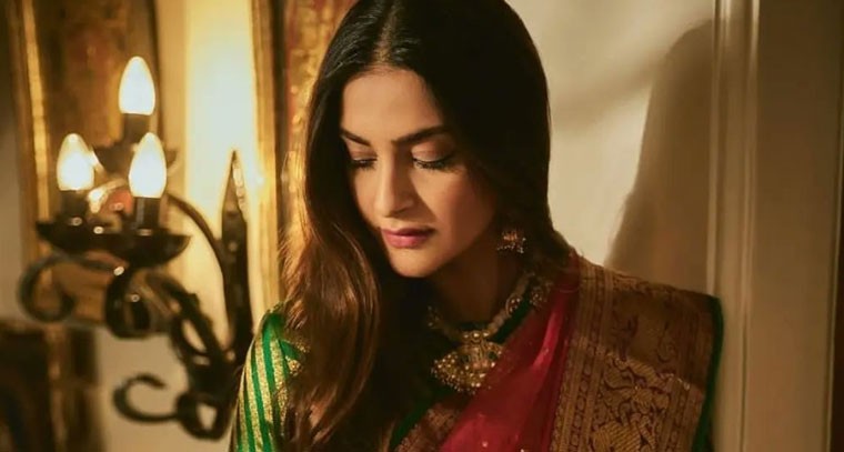 సోనమ్ కపూర్ లేటెస్ట్ స్టిల్స్ 