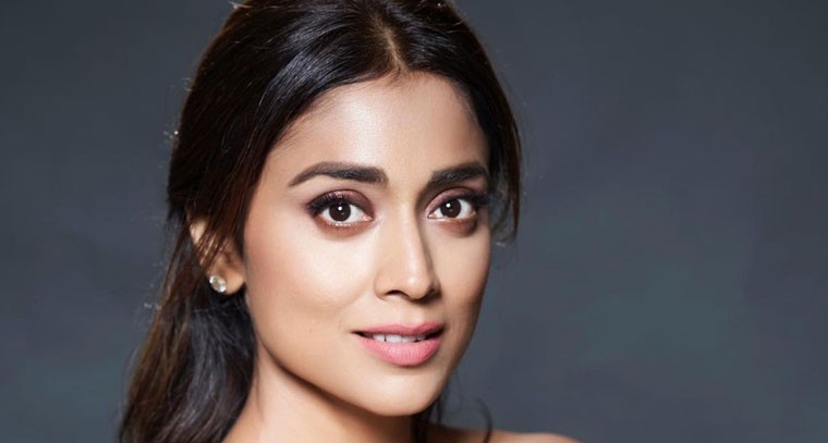 క్లీవేజ్ అందాలతో కాకపుట్టిస్తోన్న బ్యూటీ