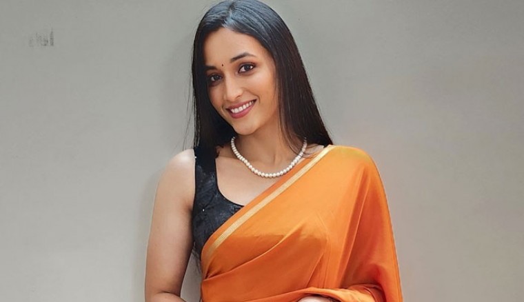 చీరకట్టులో శ్రీనిధి శెట్టి గ్లామర్ షో !