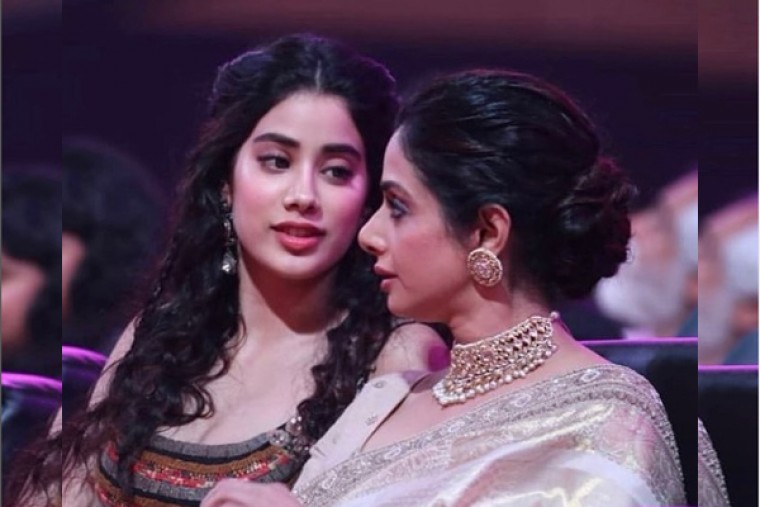 తల్లిని తలచుకుంటూ ఎమోషనల్ పోస్ట్ చేసిన జాన్వికపూర్ 