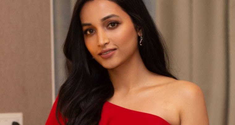 శ్రీనిధి శెట్టి గ్లామర్ షో !