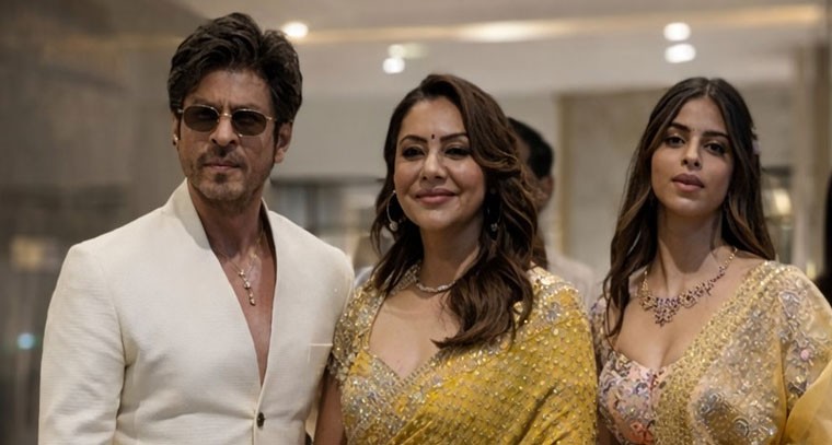 సచిన్ కుమారుడి పెళ్లిలో షారుఖ్ ఖాన్ కుటుంబం సందడి