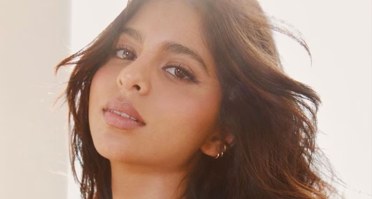 స్లీవ్ లెస్ షార్ట్ డ్రెస్ లో సుహానా ఖాన్ !