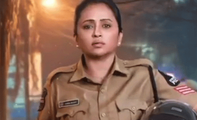 'ప్రేమంటే' లో పోలీస్ గా సుమ