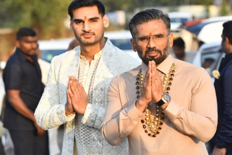 KL రాహుల్,అతియాశెట్టిల వివాహం .. స్వీట్స్  పంచిన సునీల్ శెట్టి 