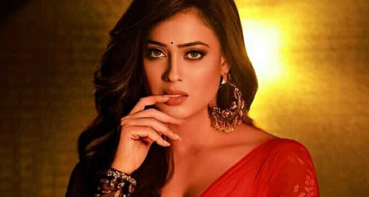 ఎరుపు రంగు చీరలో అదిరిన శ్వేతా తివారీ  పిక్స్