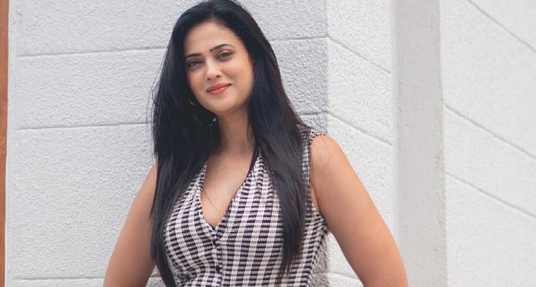 గ్లామరస్ స్టైల్ తో  శ్వేతా తివారీ