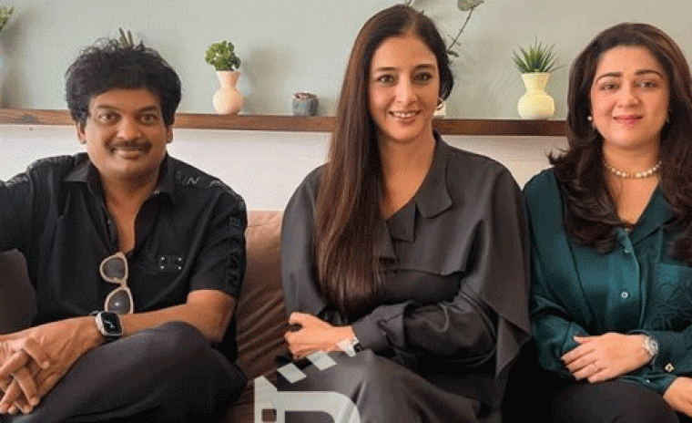 పూరి జగన్నాద్ - విజయ్ సేతుపతి చిత్రం కోసం హైదరాబాద్ చేరుకున్న టబు