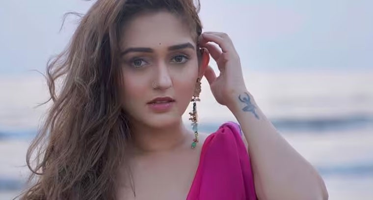 స్టైలిష్ లుక్ లో  తాన్యా శర్మ