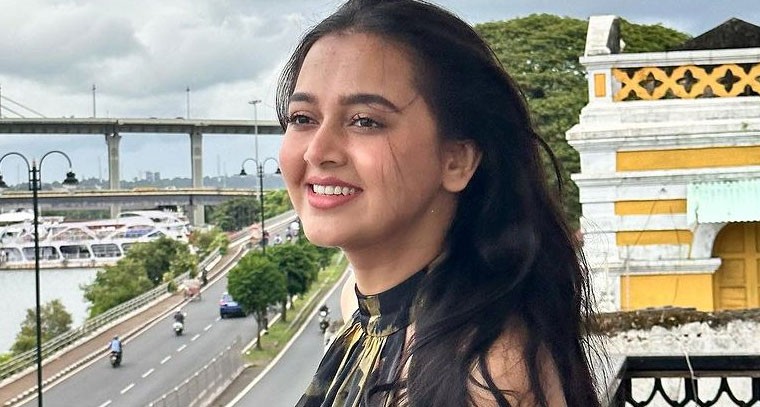  క్యాజువల్ లుక్‌లో తేజస్వి ప్రకాష్ 