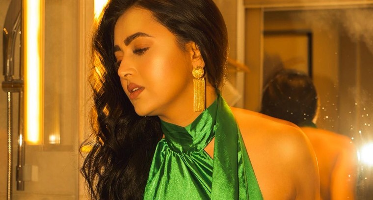 తేజస్వి ప్రకాష్  గ్లామరస్ అవతార్‌ 