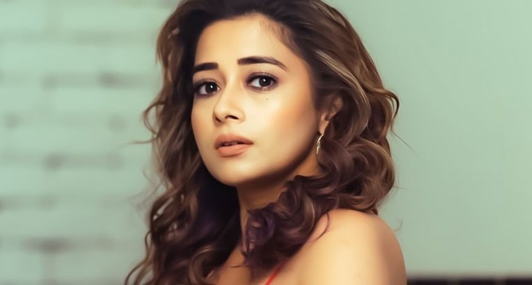 న్యూ లుక్ లో టీనా దత్తా