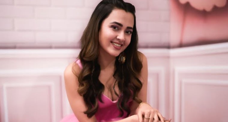 తేజస్వి ప్రకాష్  లేటెస్ట్ ఫొటోస్ 