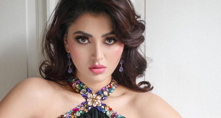 ఊర్వశి రాతెలా టెంప్టింగ్ ఫోటో షూట్