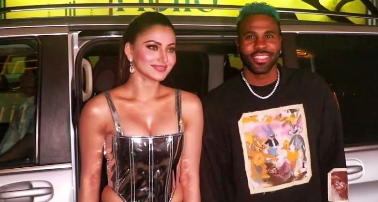 ఊర్వశి రౌతేలా ఎద అందాలు.. వీడియో వైరల్ 