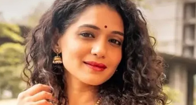 మరాఠీ నటి ఊర్మిళ కొఠారే కారు ఢీకొని కార్మికుడు మృతి