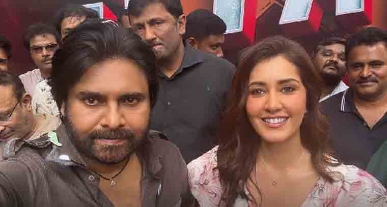 పవన్ కల్యాణ్‌తో తీసుకున్న సెల్ఫీని  షేర్ చేసిన రాశీ ఖన్నా
