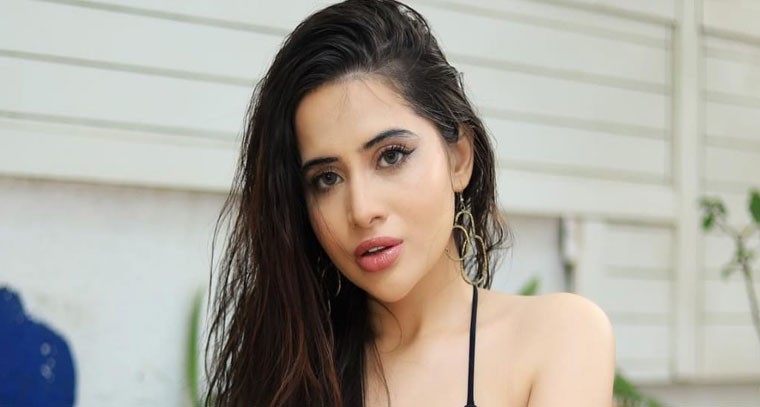 బ్లాక్ డ్రెస్ లో హాట్ గా ఉర్ఫీ జావేద్