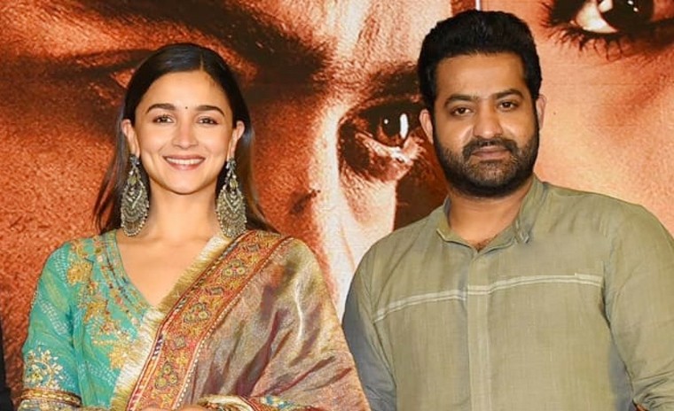 ఎన్టీఆర్ మూవీ నుంచి తప్పుకున్న ఆలియా?.. కారణం అదేనా..? 
