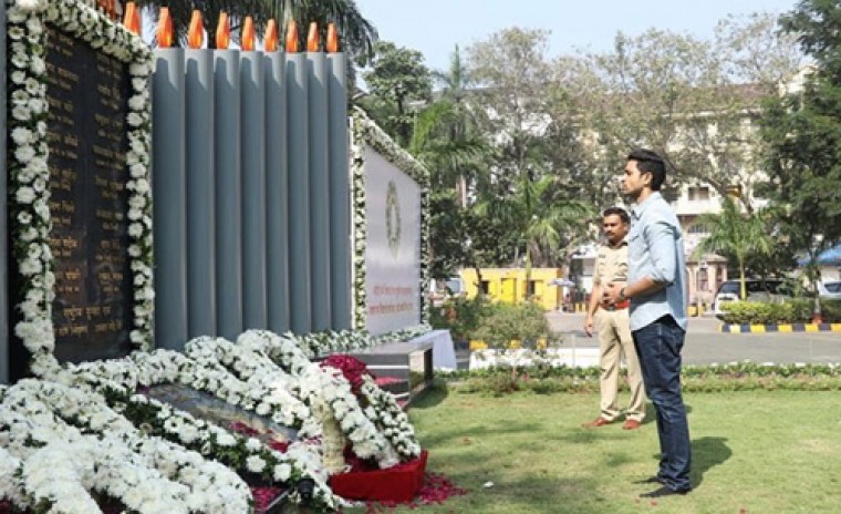 `మేజర్` సందీప్ ఉన్నికృష్ణన్ కి అడవి శేషు నివాళులు
