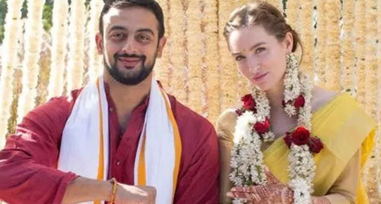 పెంపుడు కుక్కల కోసం భార్యను వదిలేసిన స్టార్ యాక్టర్