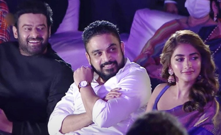 'ప్రభాస్, పూజా హెగ్డే ప్రాణం పెట్టారు': డైరెక్టర్ రాధాకృష్