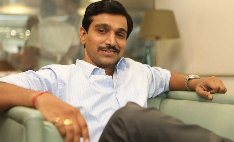 నటుడు 'ప్రతీక్ గాంధీ' కి చేదు అనుభవం 