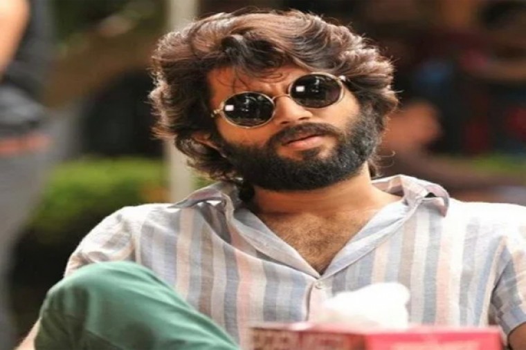 సోషల్ మీడియా హ్యాండ్లింగ్ పై ఫ్యాన్స్ కు విజయ్ ఫుల్ క్లారిటీ 