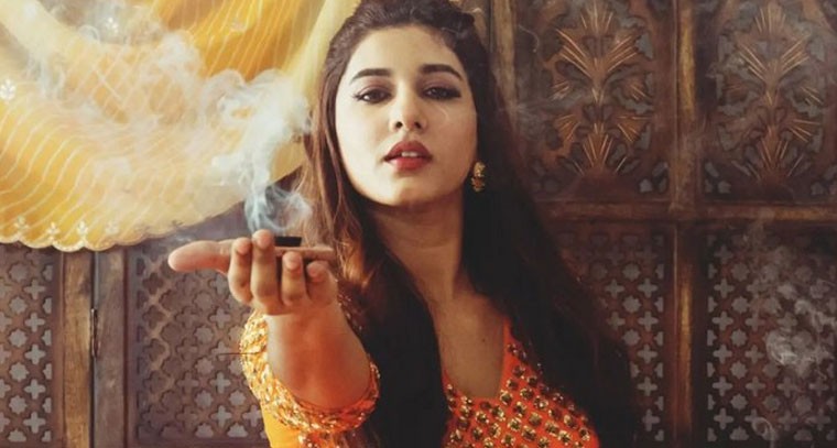 సెక్సీ అవుట్ ఫిట్స్ లో  విష్ణుప్రియా  