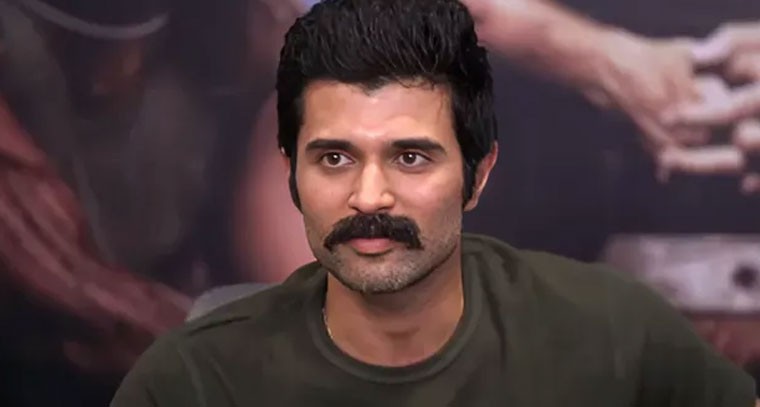 ఎన్టీఆర్ కోసం మూవీ టైటిల్ మార్చాం: విజయ్ దేవరకొండ