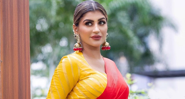 చీరలో మెరిసిపోతున్న యాషికా ఆనంద్