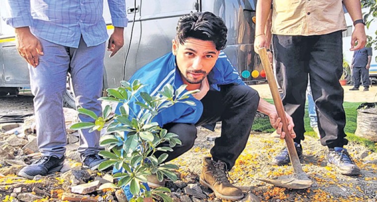 గ్రీన్‌ ఇండియా చాలెంజ్‌లో సిద్ధార్థ్‌ మల్హోత్రా

