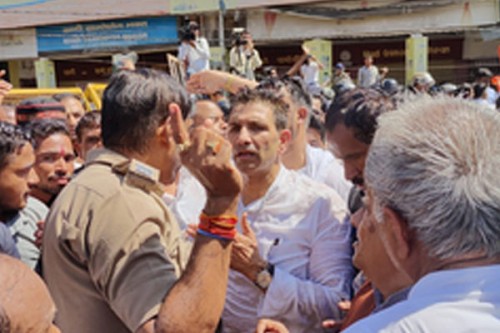 Half-a-dozen Congress workers injured as protest stage collapses in Bhopal