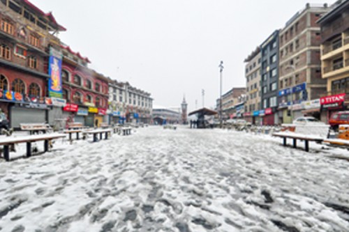At minus 5.1 degrees, J&K's Srinagar city freezes