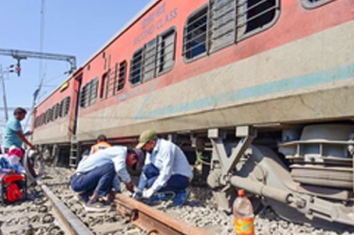 20 coaches of Sabarmati Express derail in UP, no casualties reported