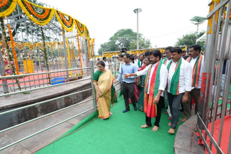 Telangana CM Seeks Centre's Support for Medaram Jatara 2026