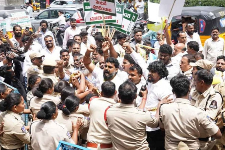 Tension at Telangana PSC Office as Protesters Demand Justice for Group 1 Aspirants